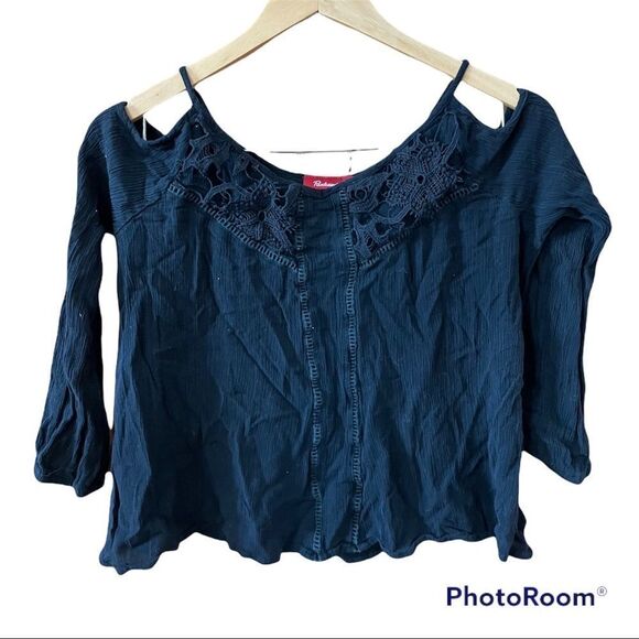 PANHANDLE crochet cold shoulder blouse - Picture 3 of 6